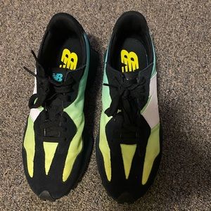 Men’s New Balance 327 Sneakers Size 9